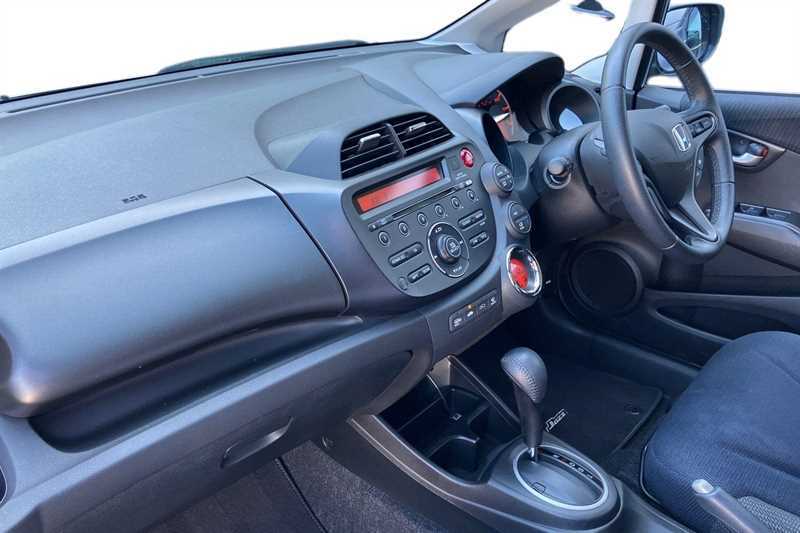Honda Jazz 1.4 I-vtec Es Plus Cvt Silver #2