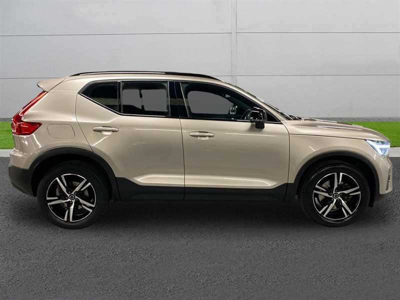 Volvo XC40 2.0 B3p Plus Dark BN72ZCY Silver #3