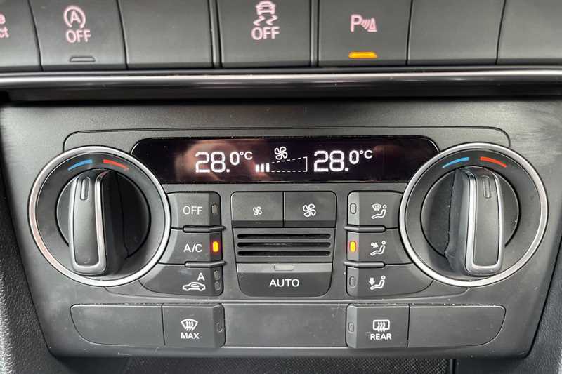 Audi Q3 2.0T Fsi Quattro Black Edition S Tronic KM67TMY Grey #3