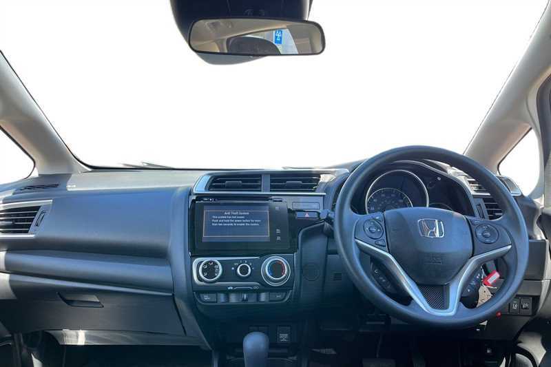 Honda Jazz 1.3 I-vtec Se Navi Cvt Red #4
