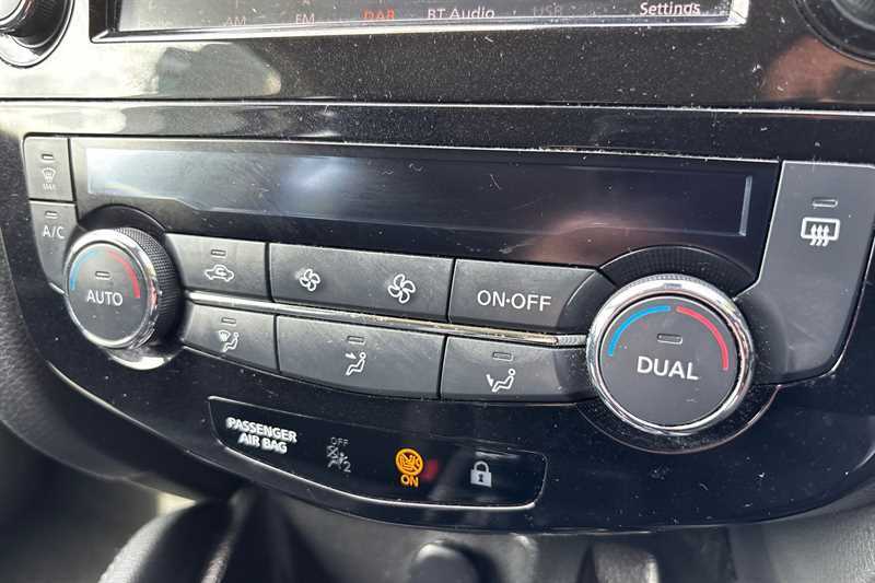Nissan Qashqai 1.3 Dig-t Acenta Premium Black