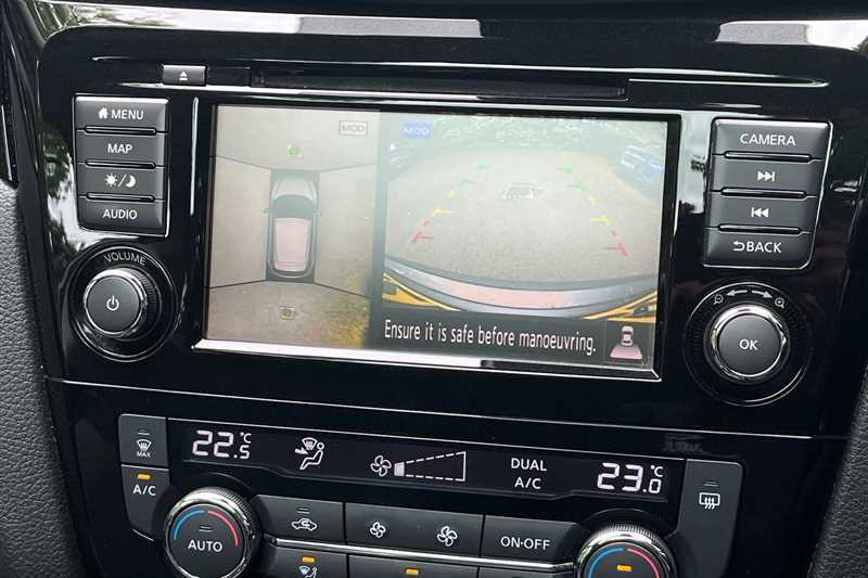 Nissan Qashqai 1.3 Dig-t N-connecta Glass Roof Pack Grey