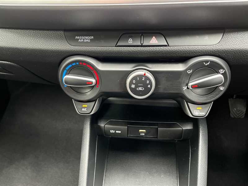 Kia Stonic 1.0T Gdi 99 2 CX71HHU Yellow #3
