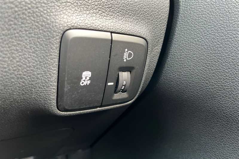 Hyundai I10 1.0 63 Advance Nav EN25YPE White #4