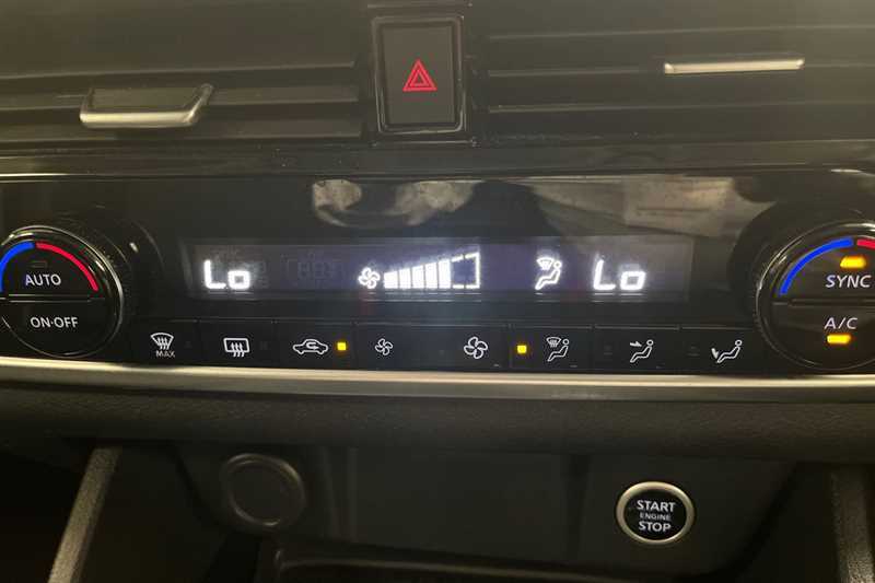 Nissan Qashqai 1.3 Dig-t Mh 158 Acenta Premium Xtronic Black
