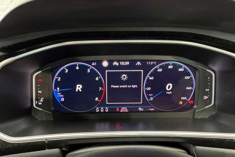 Volkswagen T-Roc 1.5 Tsi R-line Dsg YS72BVM Red #2