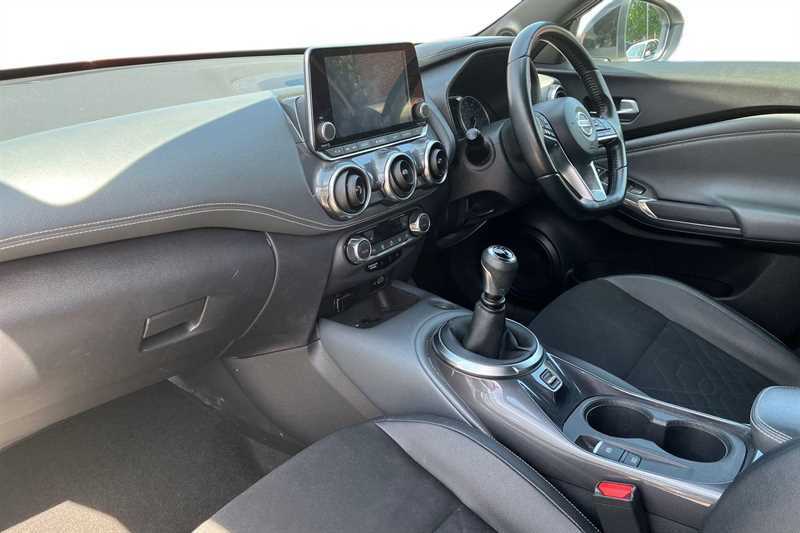 Nissan Juke 1.0 Dig-t 114 Tekna FL20LYZ White #2