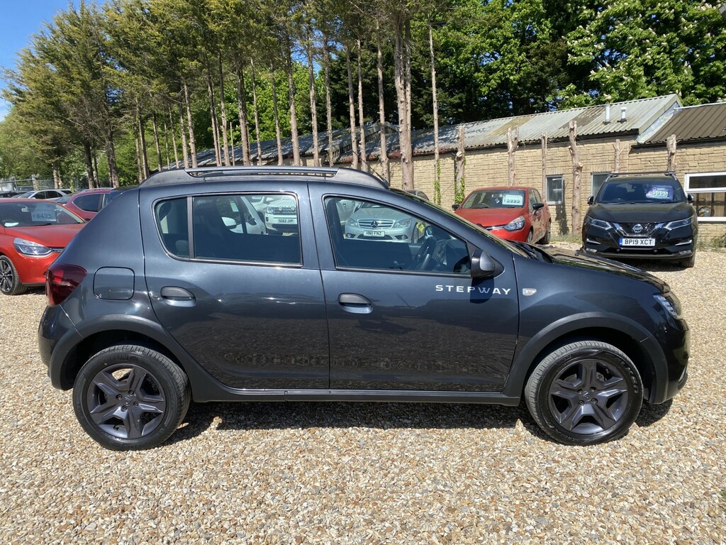 Dacia Sandero Stepway Hatchback 0.9 Stepway Laureate Tce 90 201767 BF67RFK Grey #2