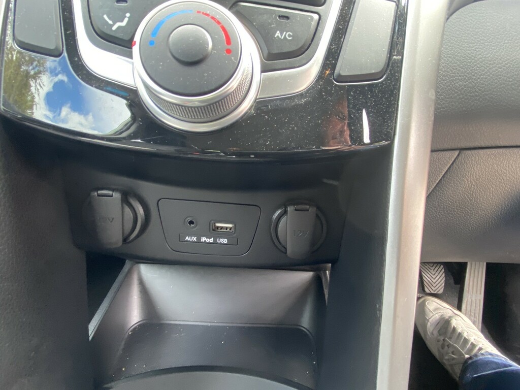 Hyundai I30 Hatchback 1.4 Blue Drive Se 201565 Silver #6