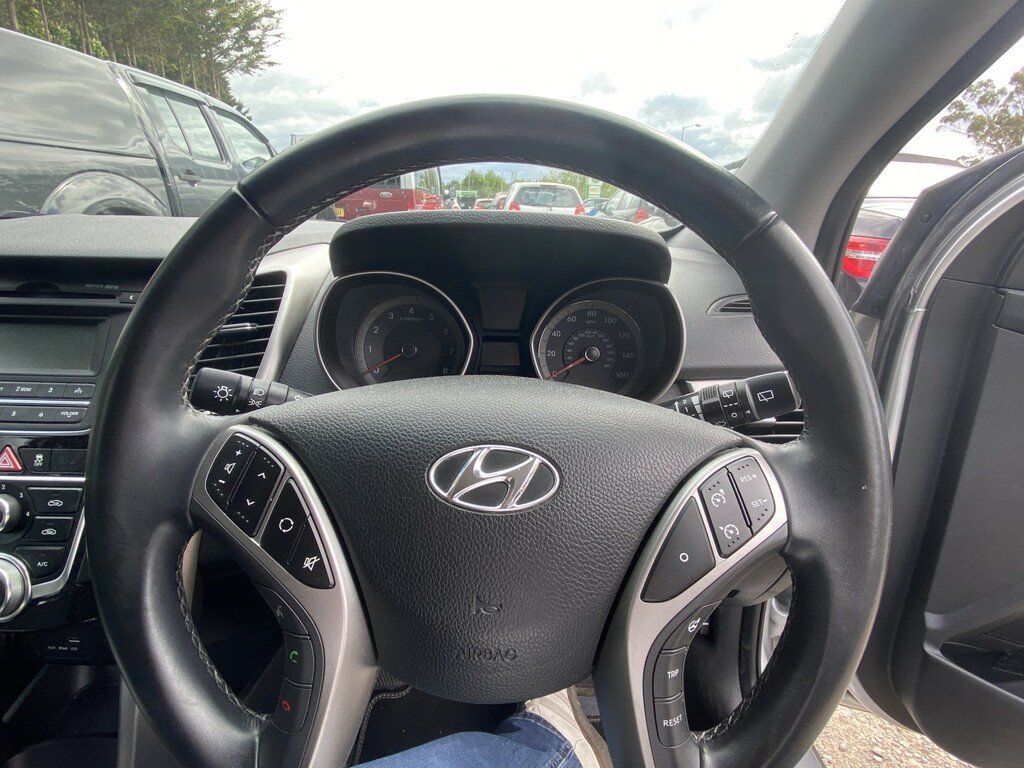 Hyundai I30 Hatchback 1.4 Blue Drive Se 201565 Silver #4