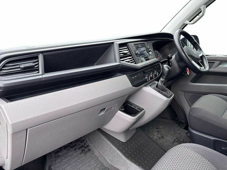 Volkswagen Transporter 2.0 Tdi 150 Highline Kombi Van Dsg CU22WCK Black #2