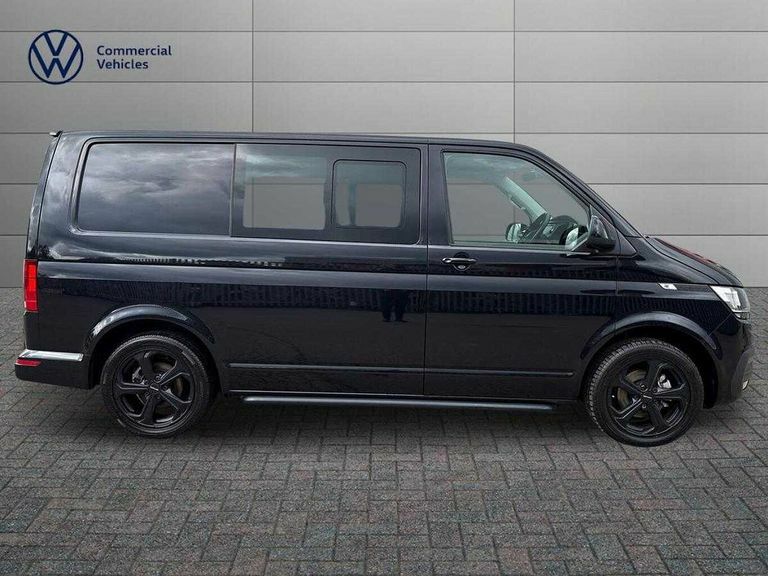 Volkswagen Transporter 2.0 Tdi 150 Highline Kombi Van Dsg CU22WCK Black #4