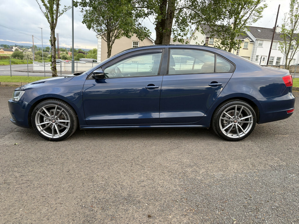Volkswagen Jetta Saloon Silver #8