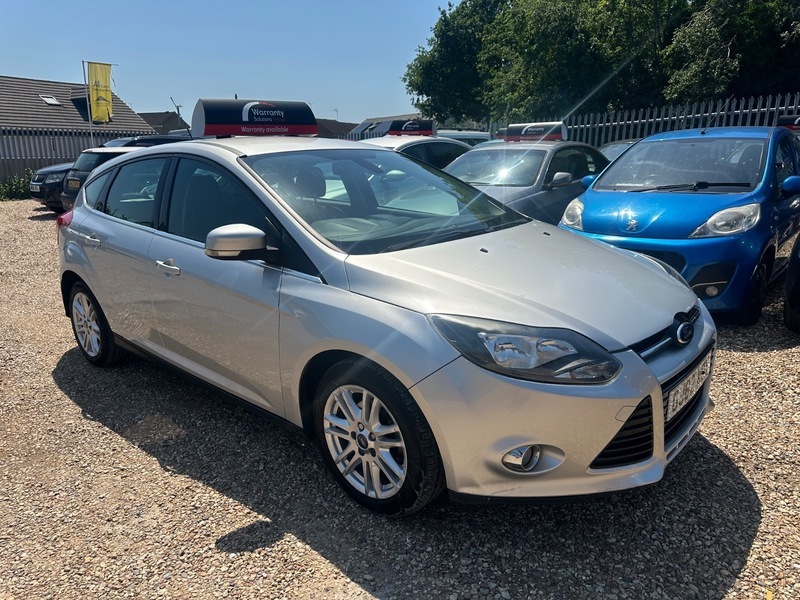 Ford Focus 1.6 Titanium Hatchback GJ62WOX Silver #2