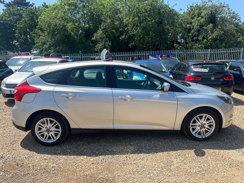 Ford Focus 1.6 Titanium Hatchback GJ62WOX Silver #4