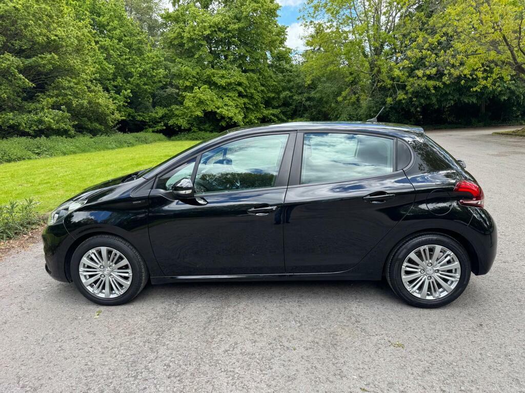Peugeot 208 1.2 Puretech Signature Euro 6 S S KJ68MJU Black #5