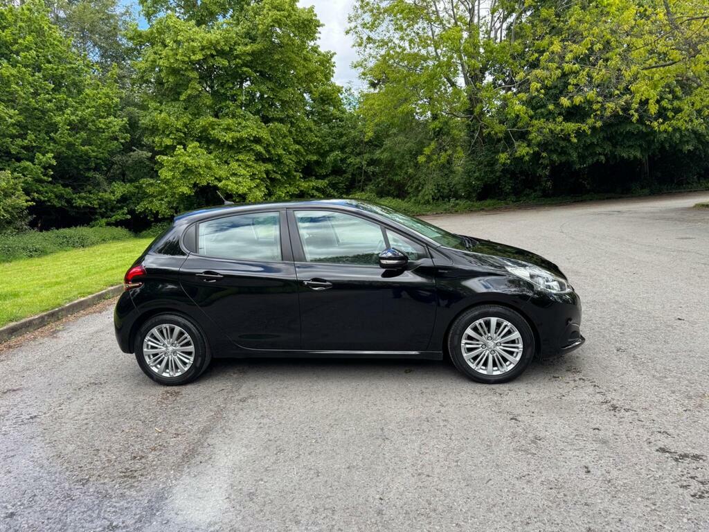 Peugeot 208 1.2 Puretech Signature Euro 6 S S KJ68MJU Black #2