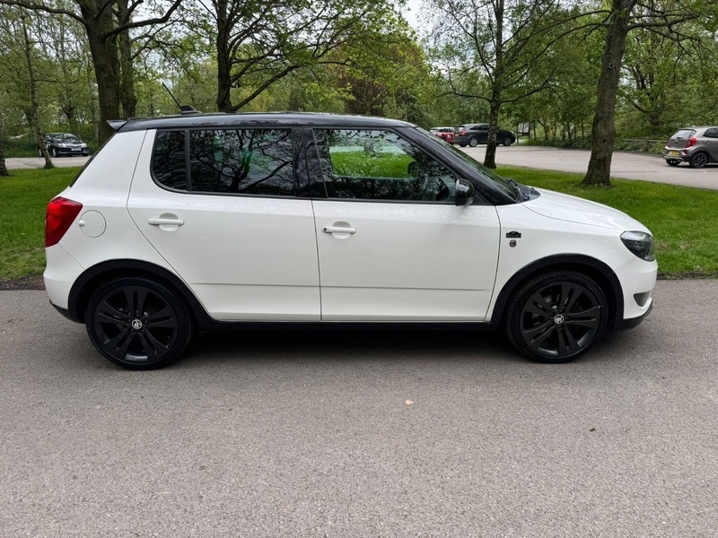 Skoda Fabia Black Edition KR64UAX White #6