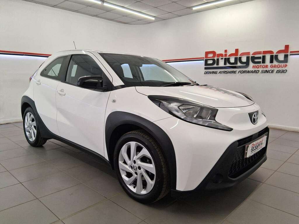 Toyota Aygo X X 1.0 Vvt-i Pure Hatchback YO23VTM White #2