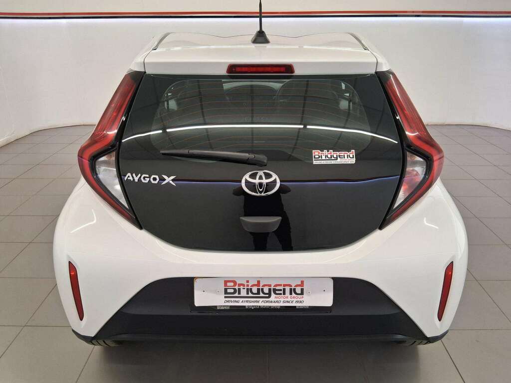 Toyota Aygo X X 1.0 Vvt-i Pure Hatchback YO23VTM White #5