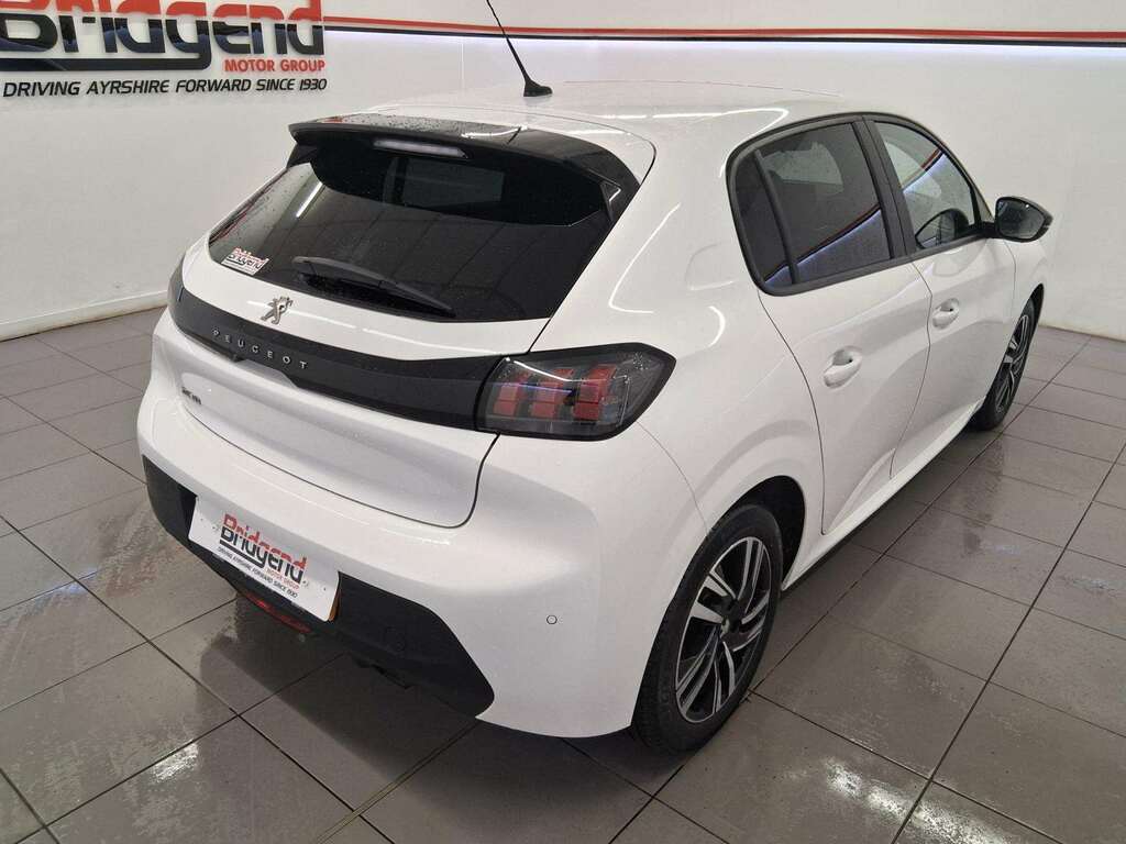 Peugeot 208 1.2 Puretech Active Premium Hatchback AMZ7418 White #6