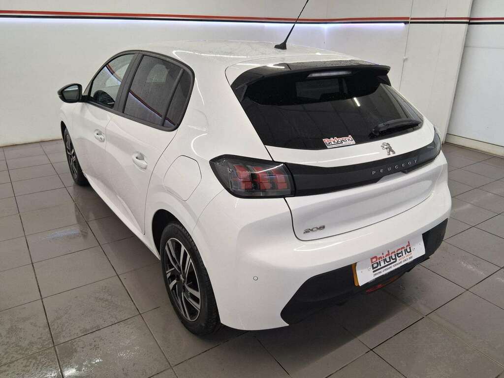 Peugeot 208 1.2 Puretech Active Premium Hatchback AMZ7418 White #4