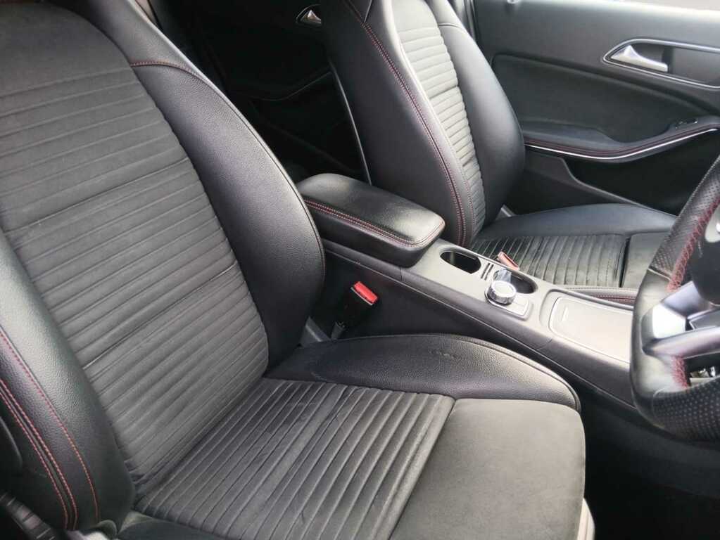Mercedes-Benz GLA Class 1.6 Gla200 Amg Line Suv YN19RCY White #4