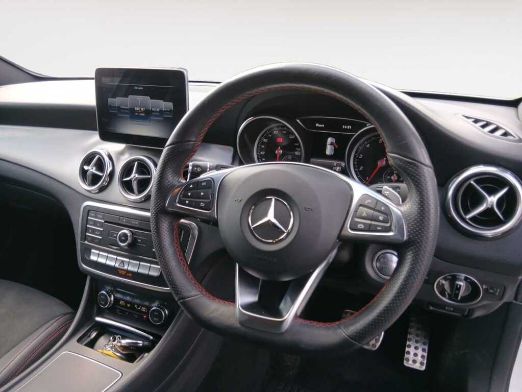 Mercedes-Benz GLA Class 1.6 Gla200 Amg Line Suv YN19RCY White #5