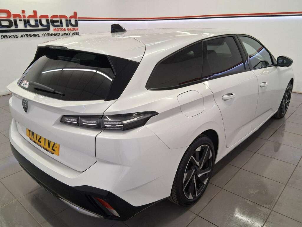 Peugeot 308 SW 1.2 Puretech Allure Premium Estate YM72TVZ White #5