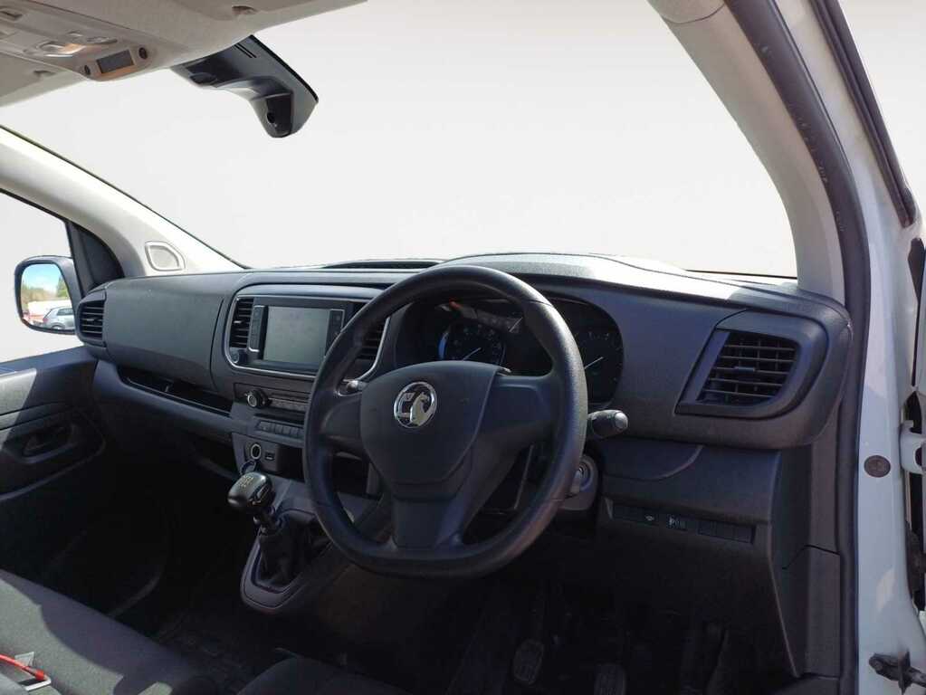 Vauxhall Vivaro 2.0 Turbo D 3100 Prime Panel Van 6Dr DV73GUH White #4