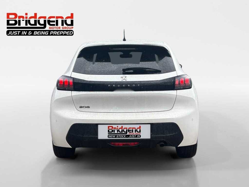 Peugeot 208 1.2 Puretech Active Premium Hatchback White