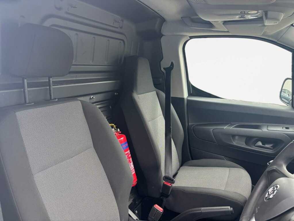 Vauxhall Combo 1.6 Turbo D 2000 Edition Panel Van Manu BW19NOF White #4