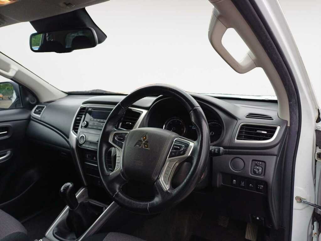 Mitsubishi L200 2.2 Di-d Dc Trojan Pickup Double Cab Ma White #5