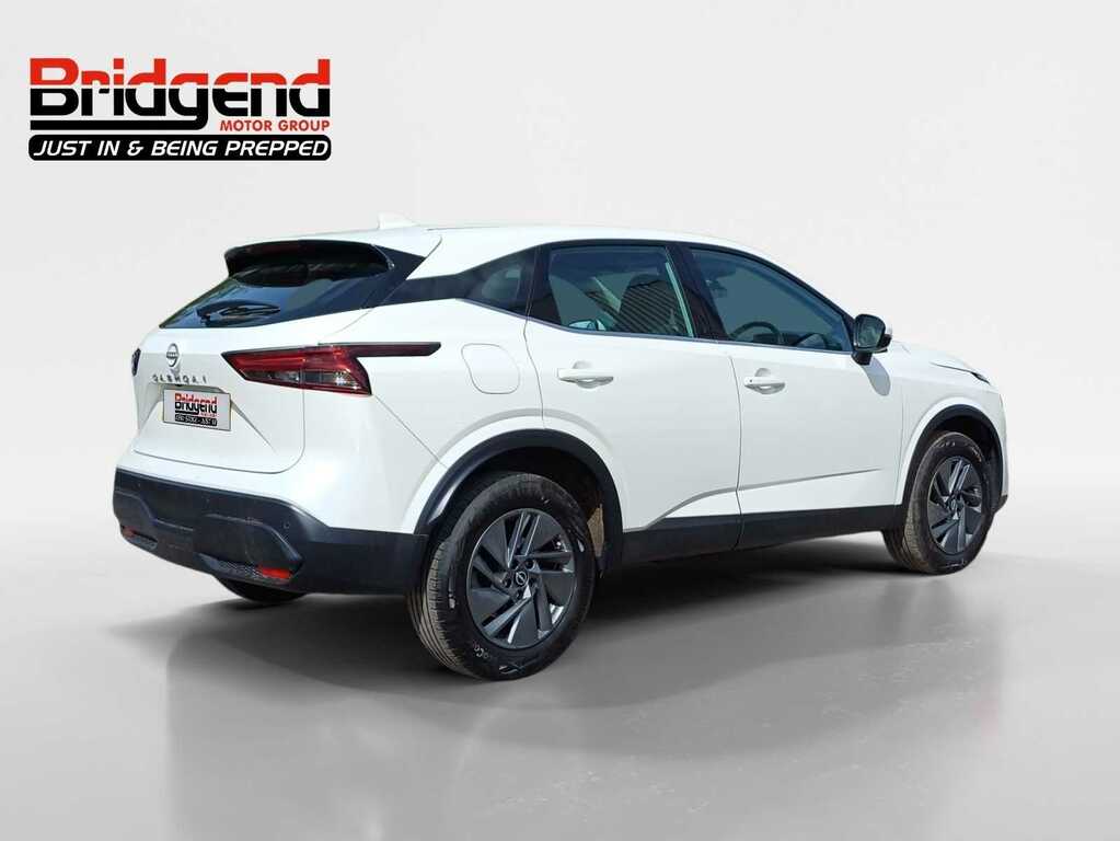 Nissan Qashqai 1.3 Dig-t Mhev Acenta Premium Suv PJ23YAF White #3