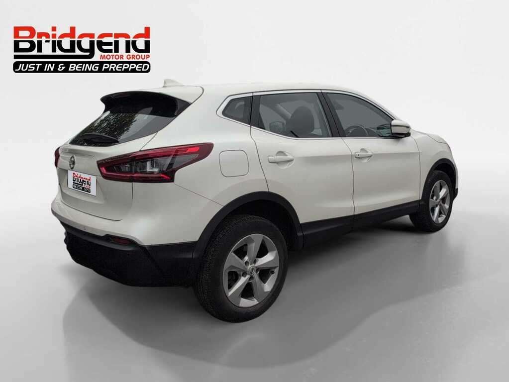 Nissan Qashqai 1.3 Dig-t Acenta Premium Suv VF19HSX White #3