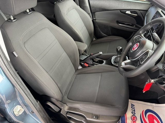 Fiat Tipo Life Estate YC71CJU Blue #4
