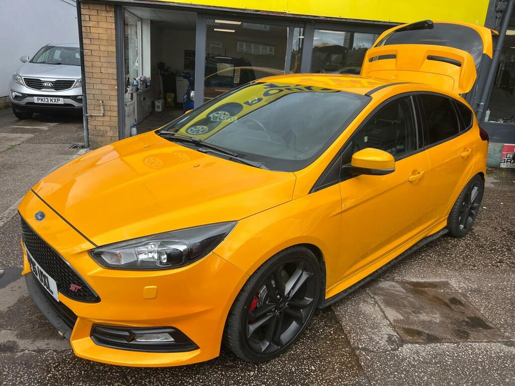 Ford Focus Hatchback 2.0T Ecoboost St-3 Euro 6 Ss 201 AP15UXL Orange #2