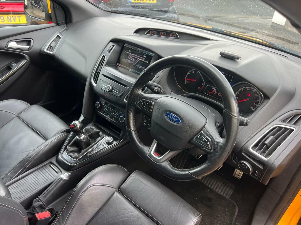 Ford Focus Hatchback 2.0T Ecoboost St-3 Euro 6 Ss 201 AP15UXL Orange #3