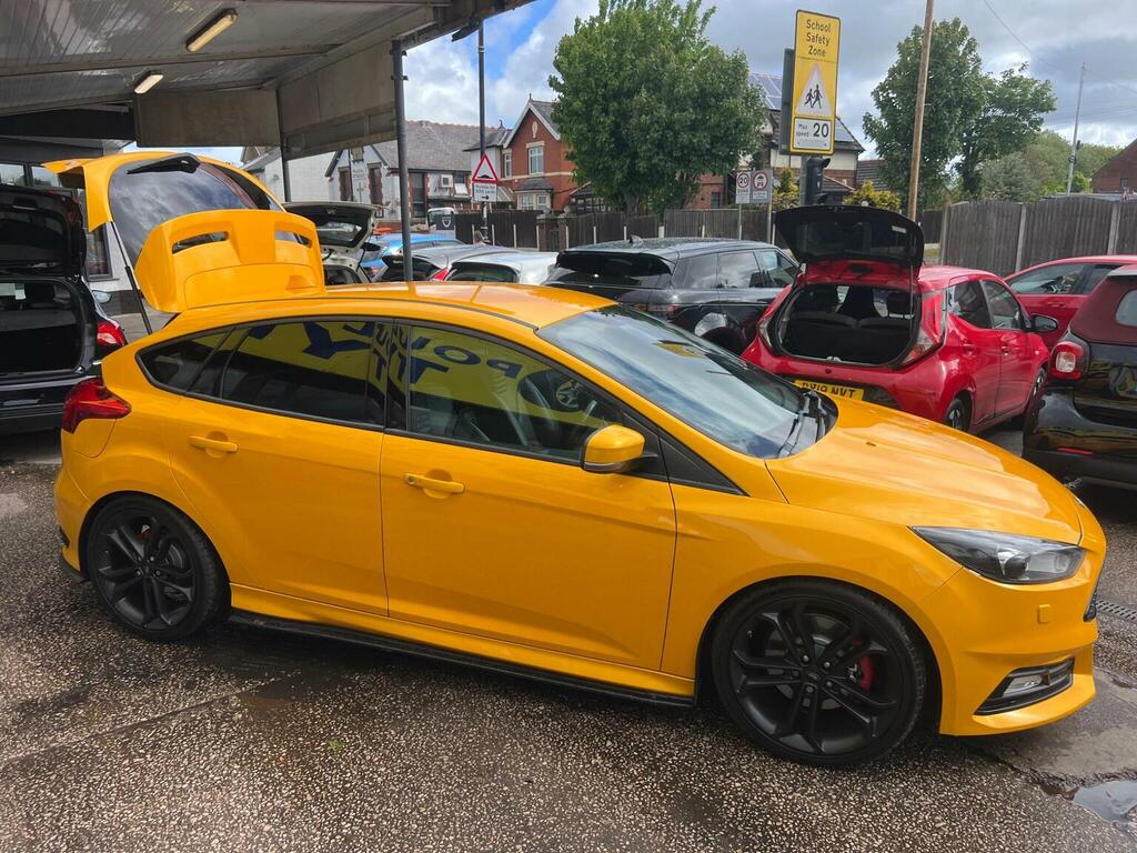 Ford Focus Hatchback 2.0T Ecoboost St-3 Euro 6 Ss 201 AP15UXL Orange #4