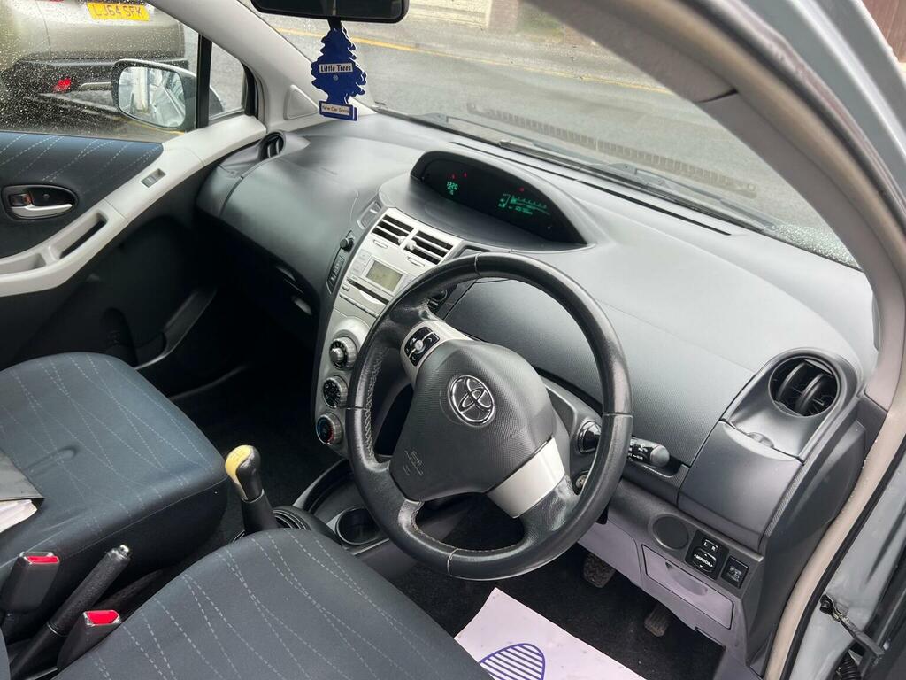 Toyota Yaris Hatchback 1.3 Vvt-i Tr 200707 DF07ETD Silver #3