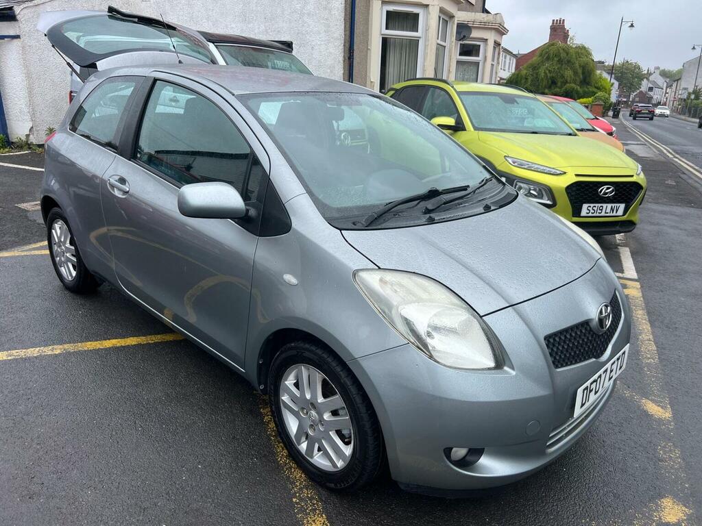 Toyota Yaris Hatchback 1.3 Vvt-i Tr 200707 Silver