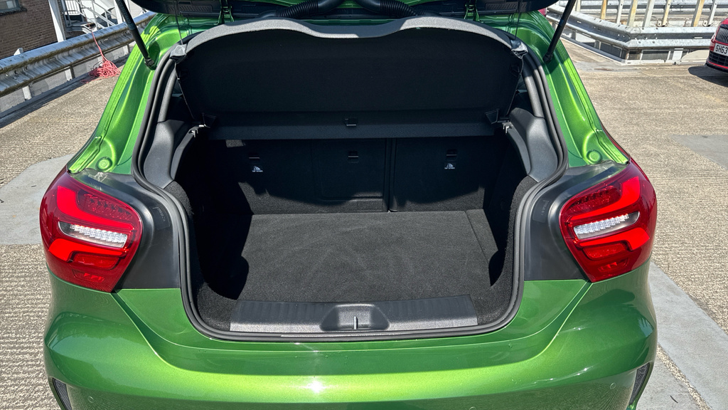 Mercedes-Benz A Class Amg Line KY67AFO Green #4
