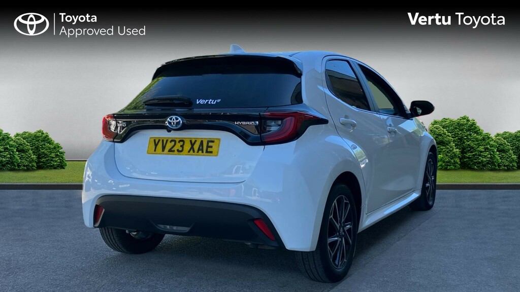 Toyota Yaris Design YV23XAE White #2