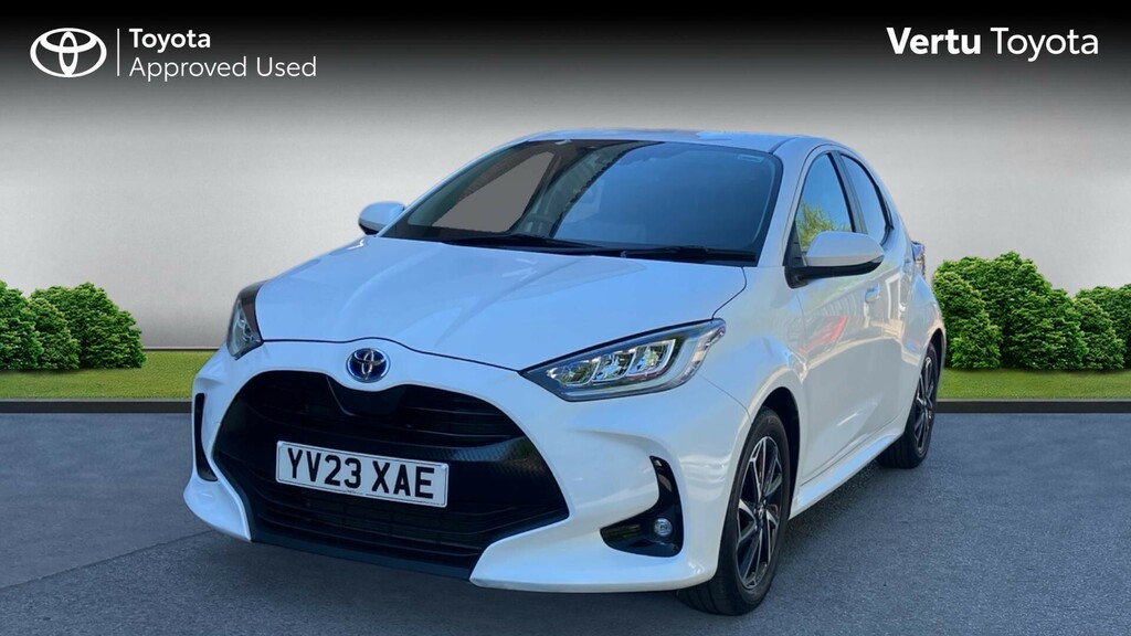 Toyota Yaris Design YV23XAE White #3