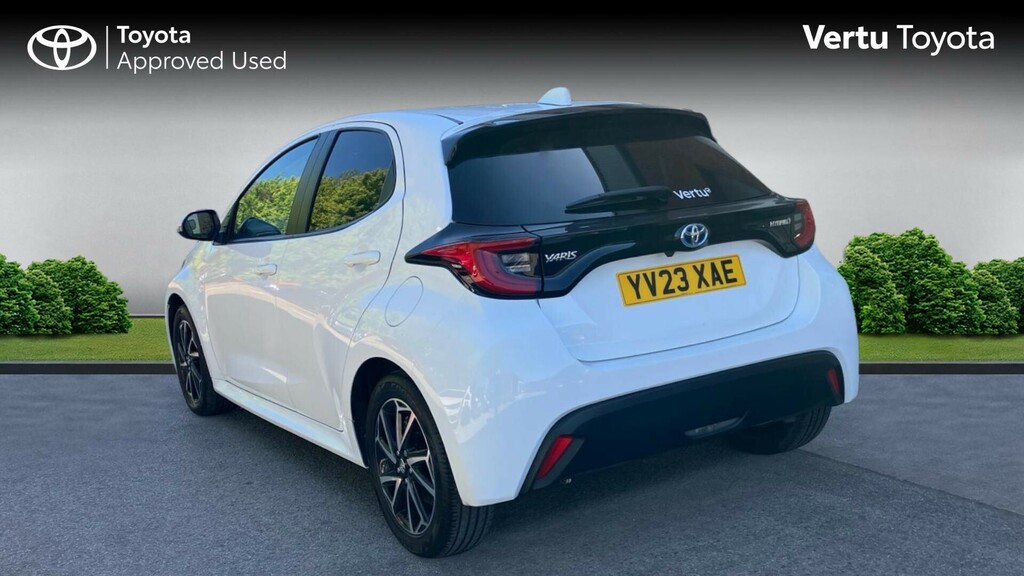 Toyota Yaris Design YV23XAE White #4