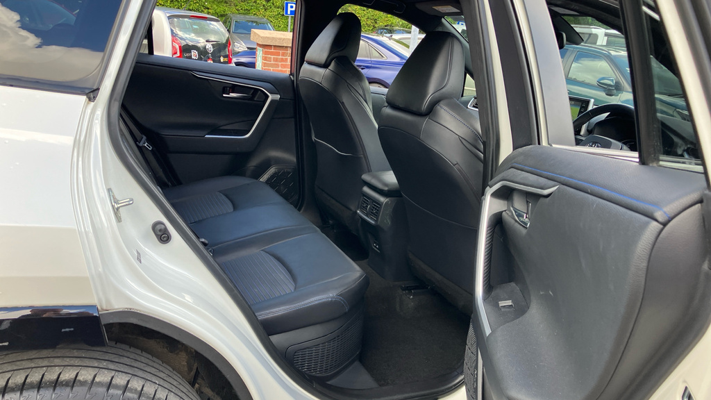 Toyota Rav 4 Dynamic White #6