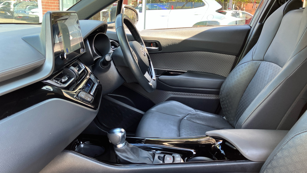 Toyota C-Hr Excel YM72UTT Black #5