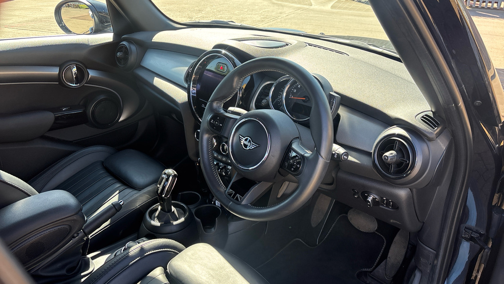 Mini Hatch Cooper Exclusive AJ22UNK Black #6