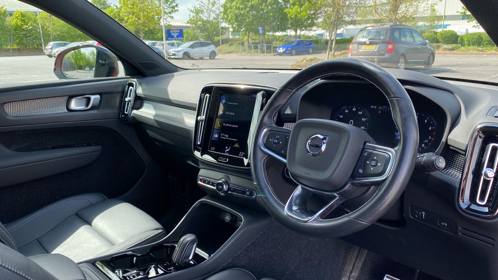 Volvo XC40 R Design FG70YDY Red #4