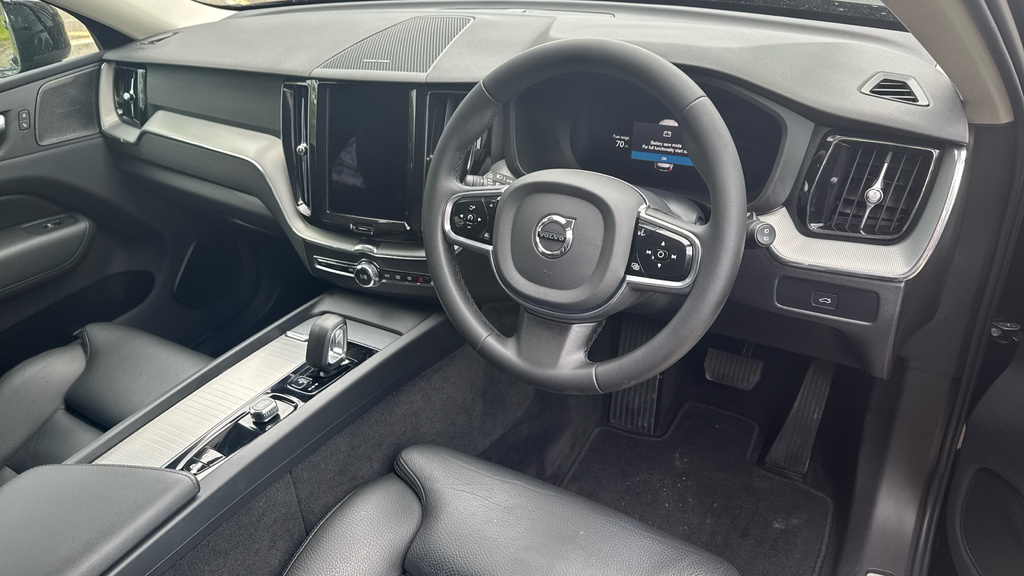 Volvo XC60 Plus Black #4